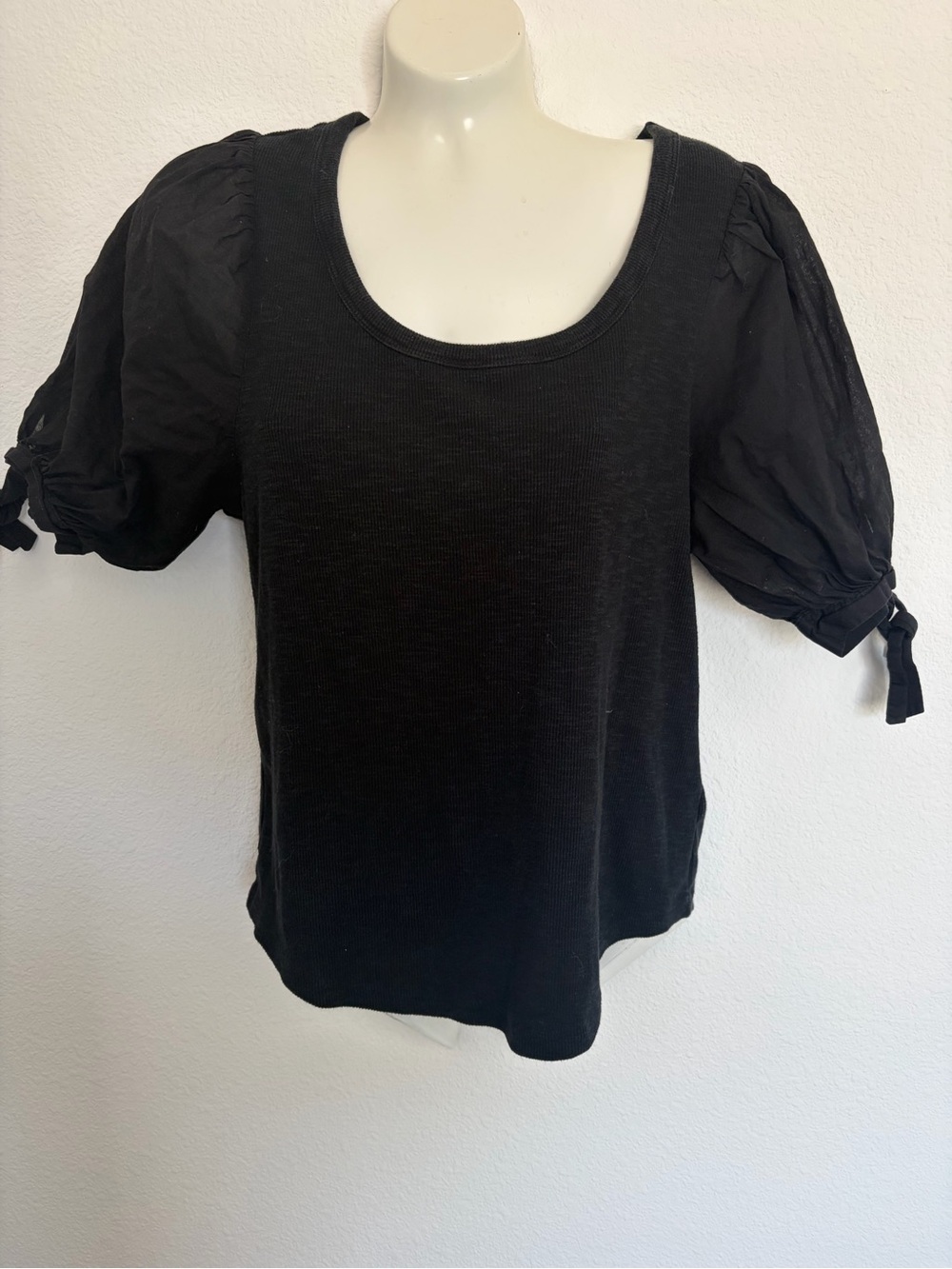 GAP Black Scoop Neck Puff Sleeve Top - M